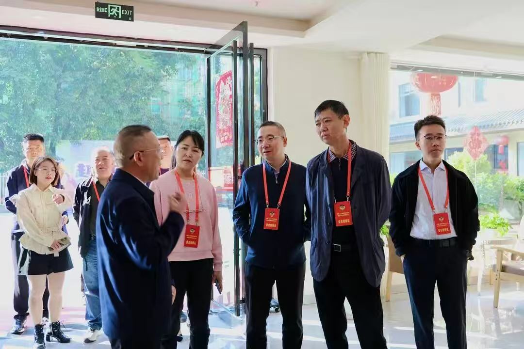 攀枝花市东区政协开展适老化改造专题视察.jpg